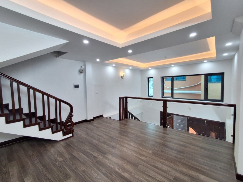 Bán nhà Việt Hưng,Long Biên 5 tầng,38m,mt4.5m gần oto nhỉnh 5 tỷ - Ảnh 3